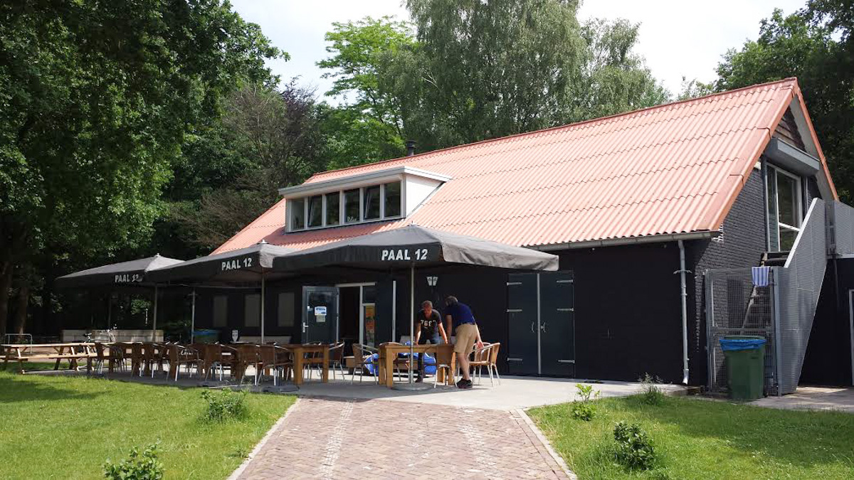 foto-nieuw-terras-parasols